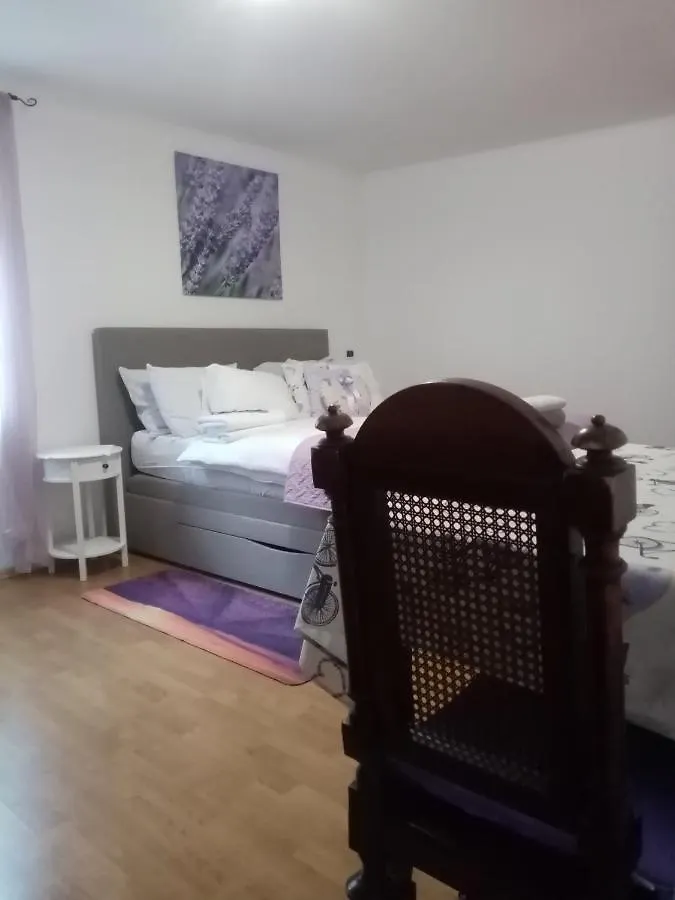 Rooms Serafin-Lavanda Motovun 0*,