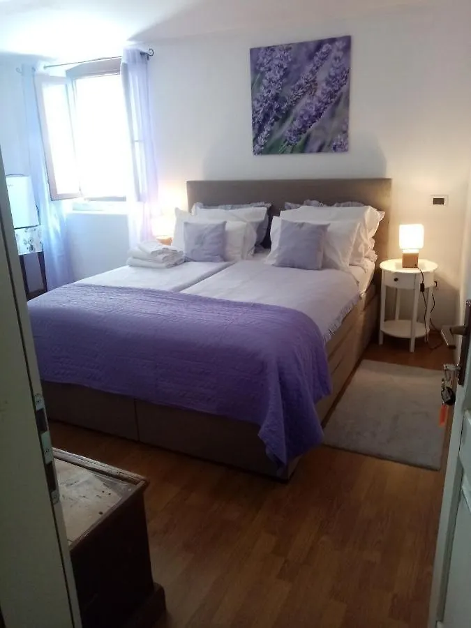Rooms Serafin-Lavanda Gostinjska kuća