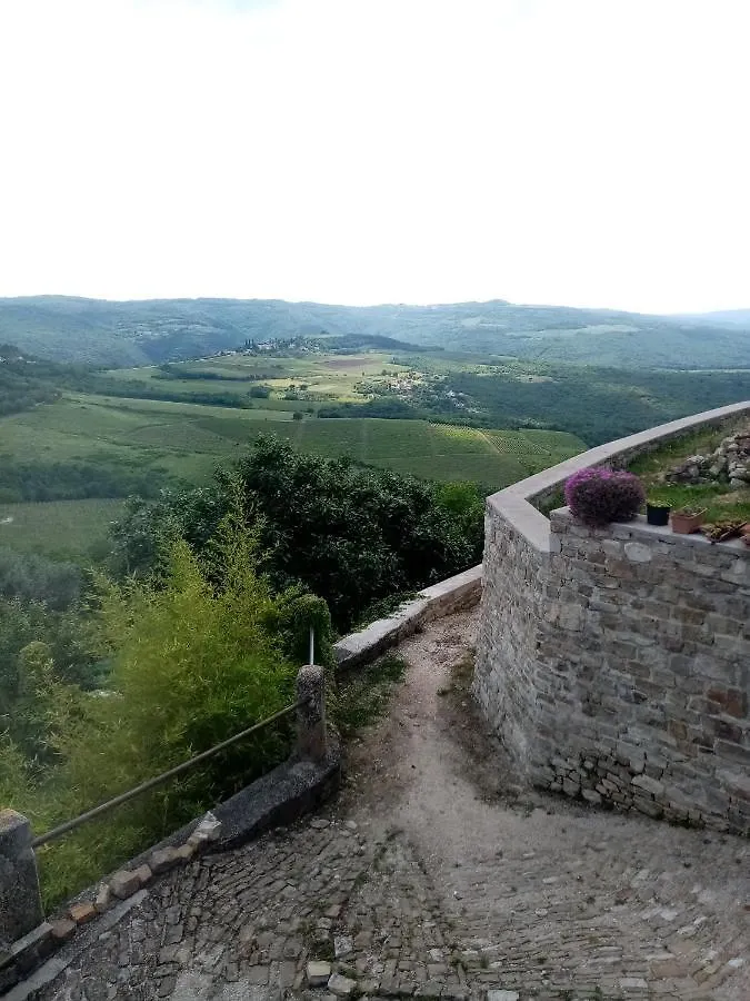 Rooms Serafin-Lavanda 0*, Motovun Croatia